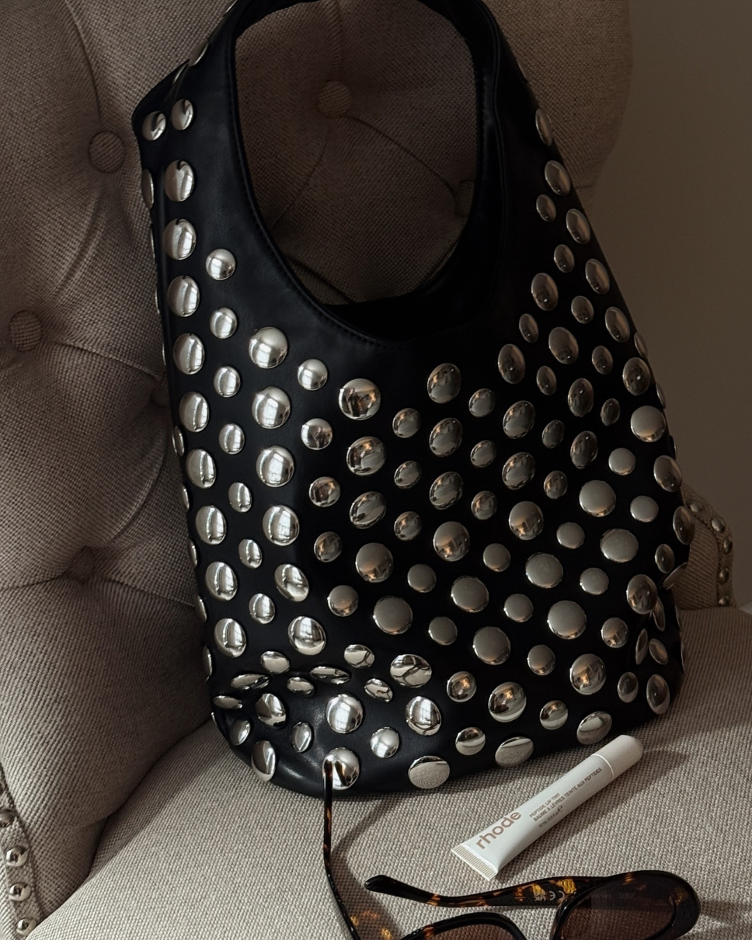 Elegante Nietentasche | Strukturierte Handtasche mit Dramatischen Details | Perfekt für Abendveranstaltungen