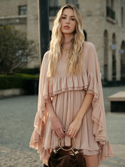 Damen Chiffon Kleid mit Rüschen | Elegantes Cape-Detail für besondere Anlässe 0