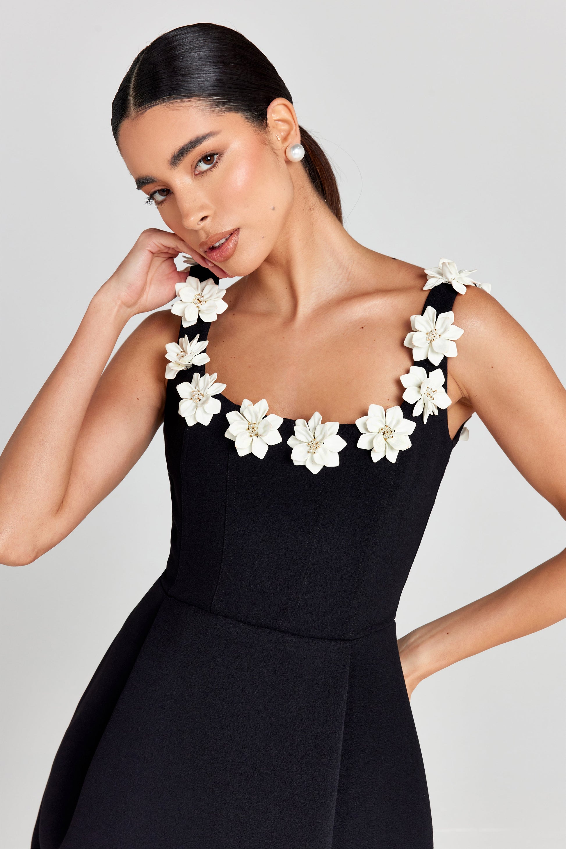 Damen Floral Mini Kleid | Elegantes A-Linien Sommerkleid mit 3D-Blumenapplikationen 4