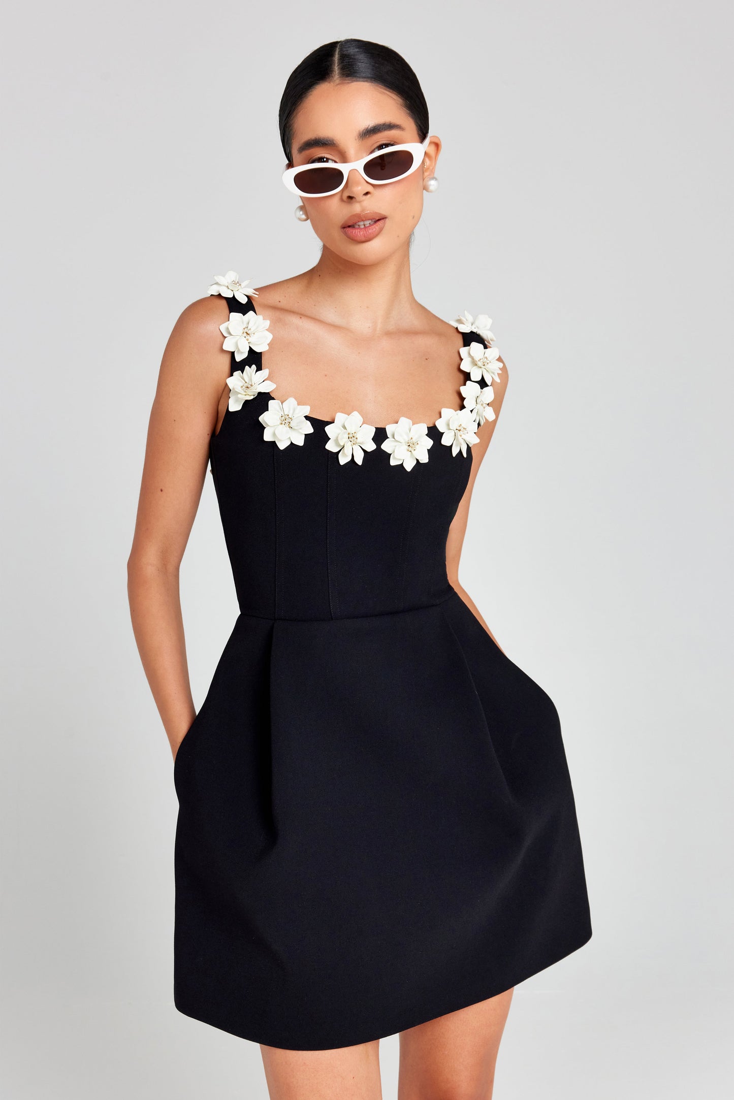 Damen Floral Mini Kleid | Elegantes A-Linien Sommerkleid mit 3D-Blumenapplikationen 5