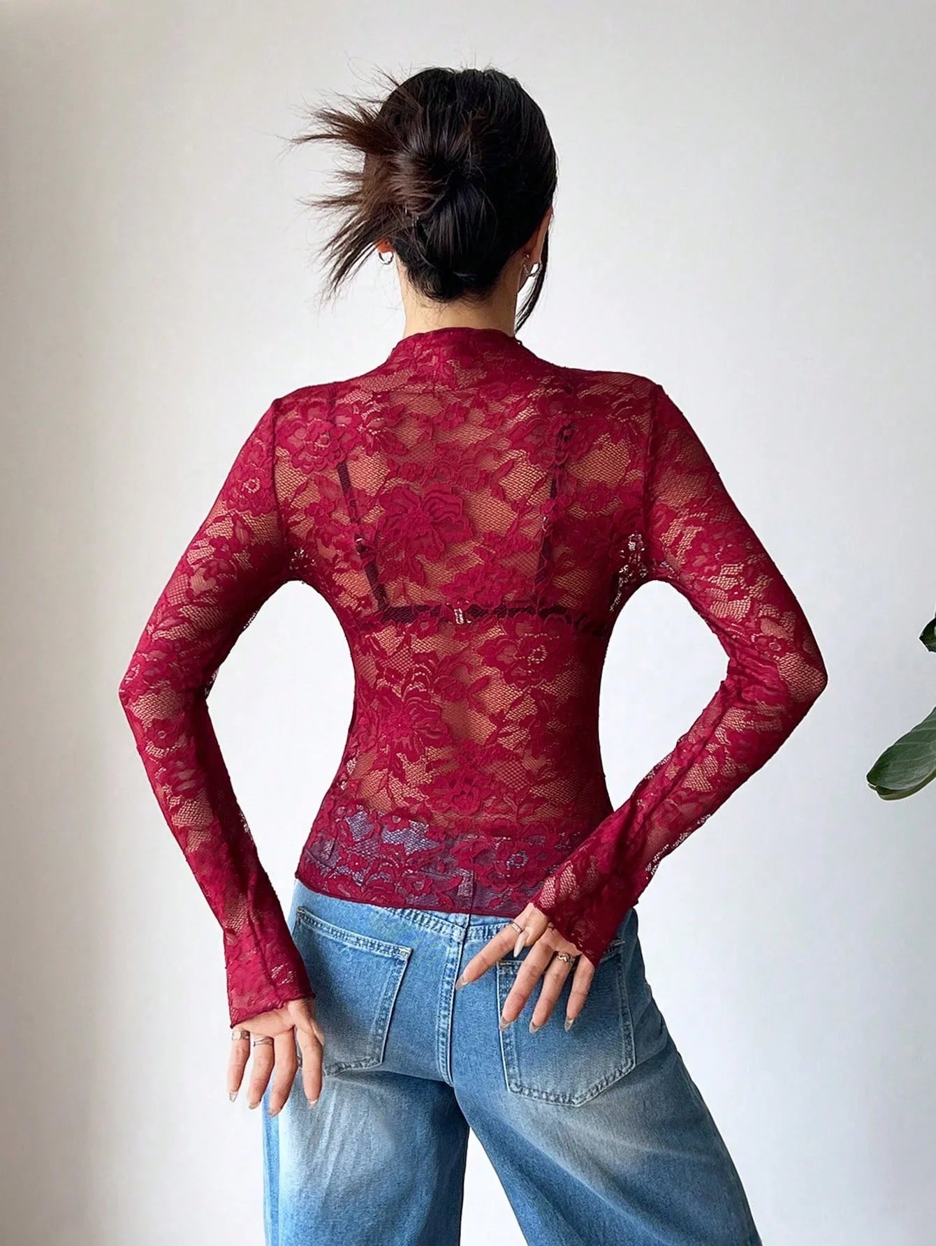 Damen Transparente Spitzenbluse | Elegantes Floral-Muster mit Ausgestellten Ärmeln 2