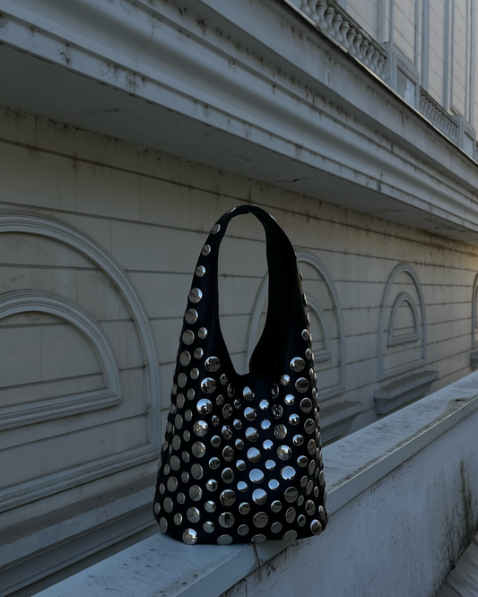 Elegante Nietentasche | Strukturierte Handtasche mit Dramatischen Details | Perfekt für Abendveranstaltungen