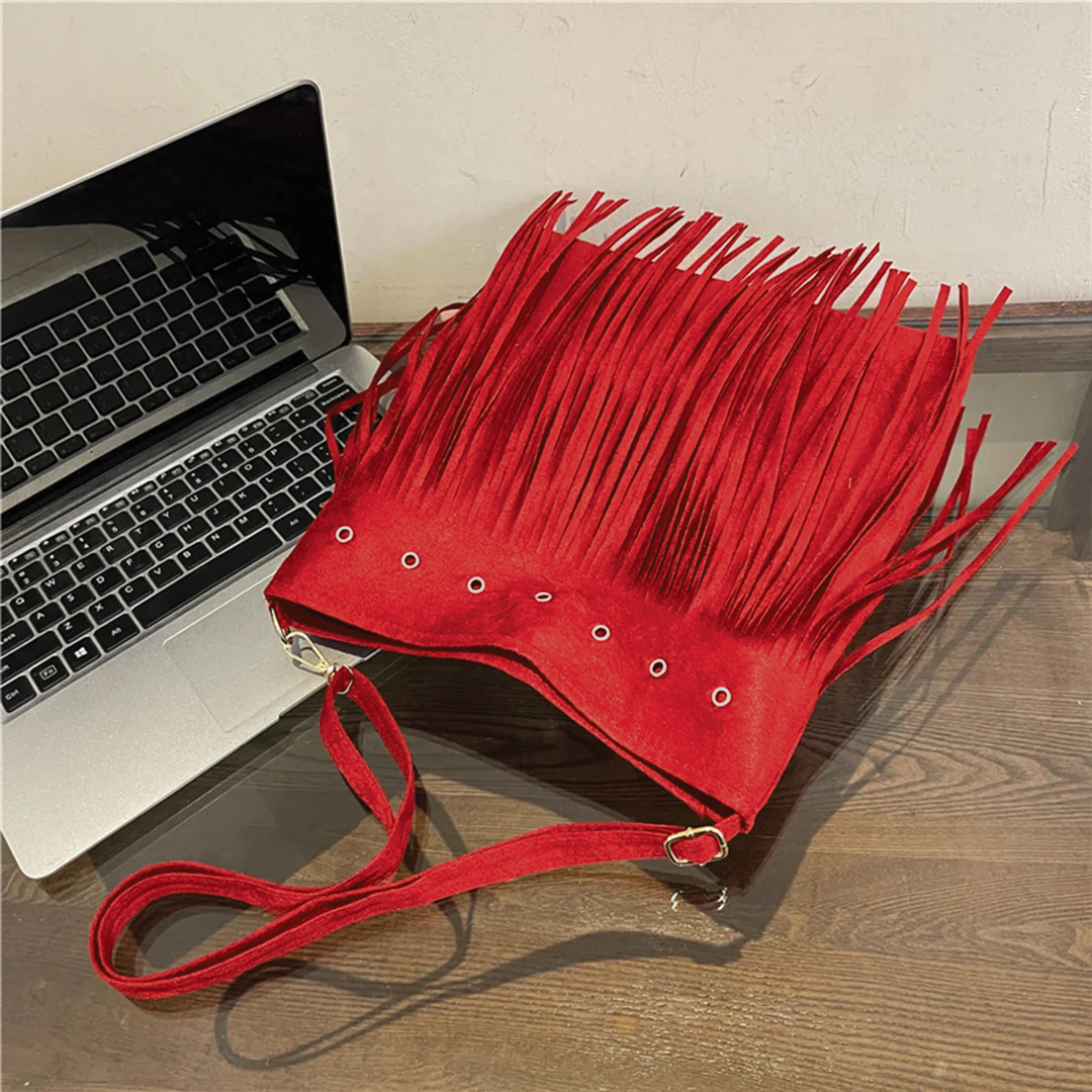 Maria | Umhängetasche aus Wildlederimitat mit Fransen | Stilvolle Slouchy Hobo-Tasche für den Alltag